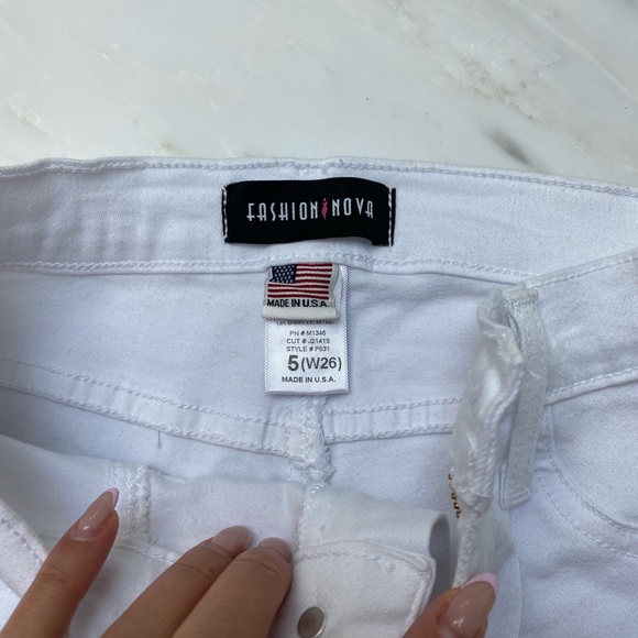 Fashion Nova white skinny jeans with ripped knees - Picture 5 of 6